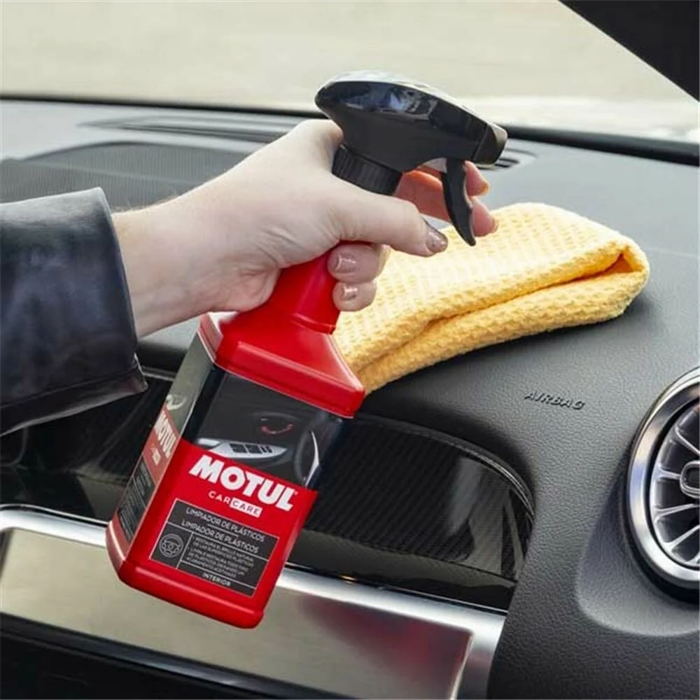 Műanyagtisztító Motul 500 ml