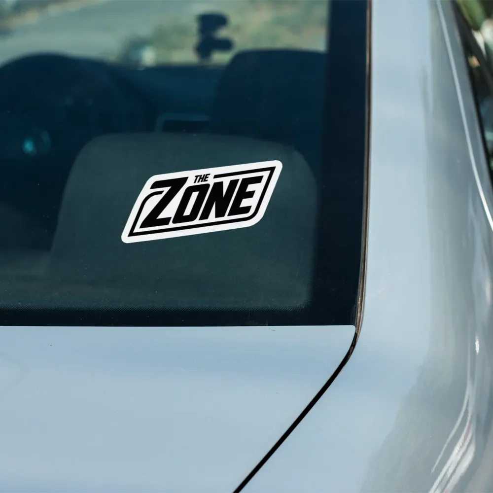 Zone - Kis méretű fekete logós autómatrica