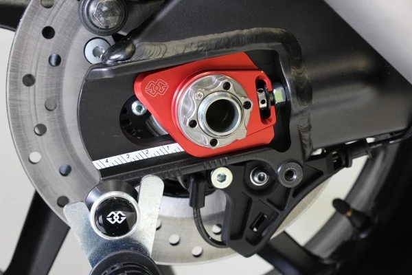 AXB láncfeszítő - Yamaha, MT-10 / FZ-10, RN45 (2016 - 2021); Yamaha, MT-10 / SP / GT, RN78 (2022 - ); Yamaha, NIKEN / GT,...