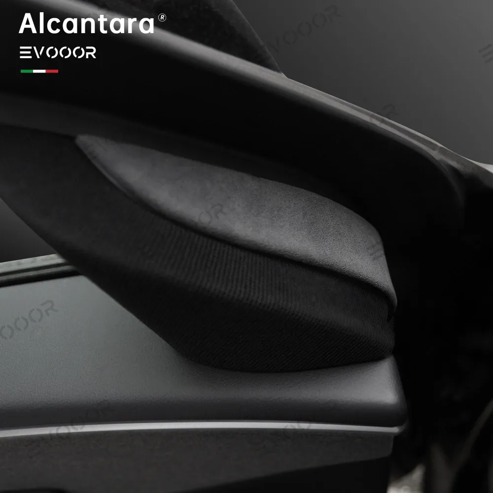 2024+ Model 3 HighlandAlcantara bejárati ajtók háromszög díszítőelem 2 db Tesla
