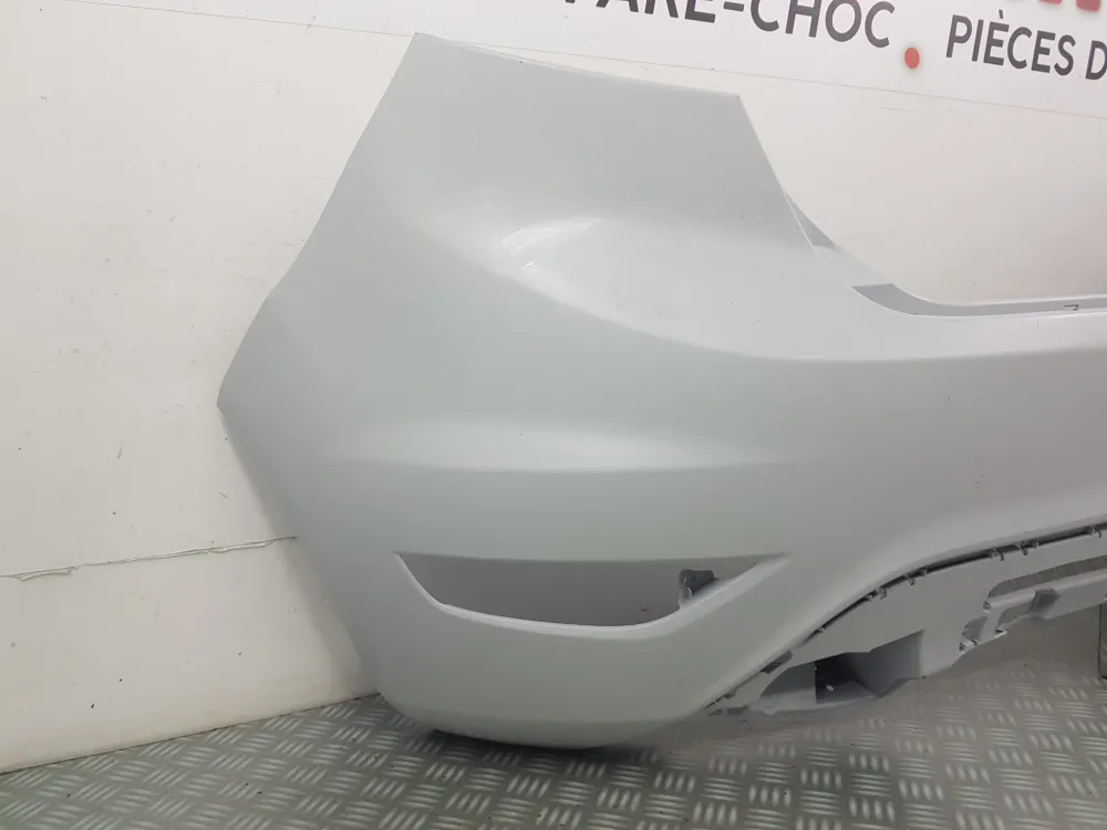 HÁTSÓ ÜTKÖZŐVÉDŐ FORD FIESTA 6 BRUT