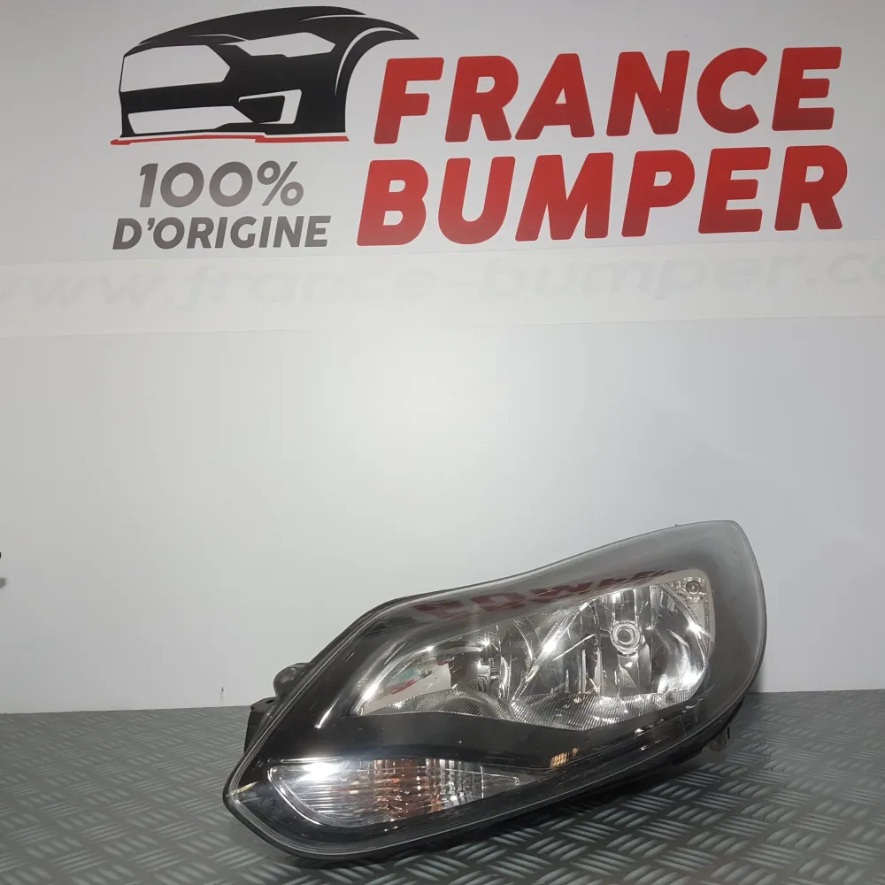 PHARE AVG FORD FOCUS III PH1