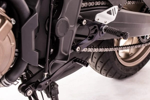lábtartó FXR - Honda, CB 650 F, RC75 (2014 - 2015); Honda, CB 650 F, RC75 (2016- - 2018); Honda, CB 650 R Neo Sports Cafe,...
