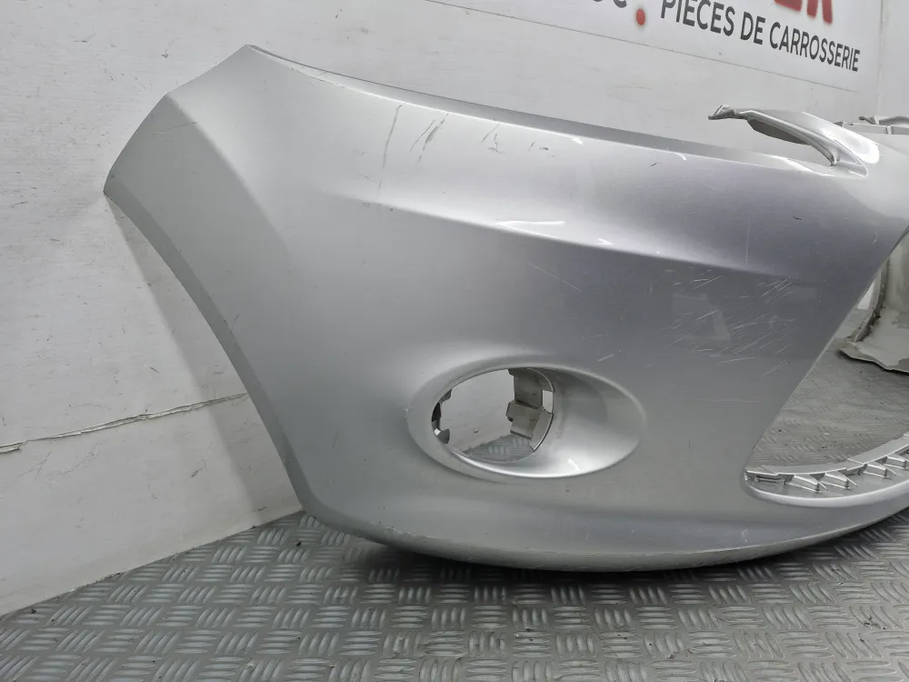 Eredeti használt Ford Fiesta 6 első lökhárító (2008-tól)