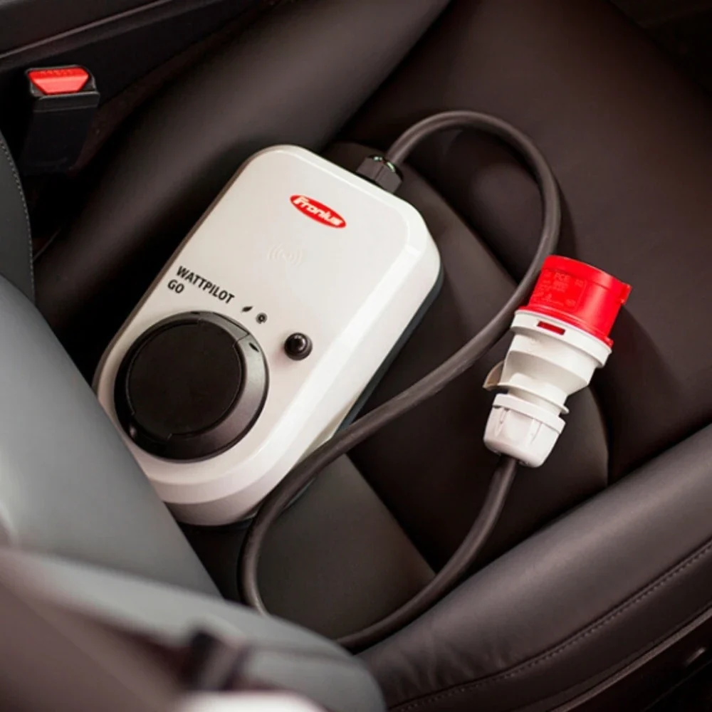 Fronius Wattpilot Go 22J - 22 kW, hordozható EV-töltő