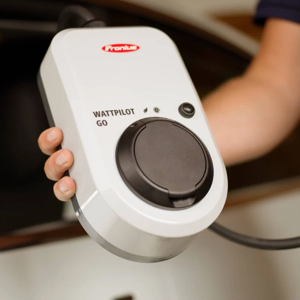 Fronius Wattpilot Go 22J - 22 kW, hordozható EV-töltő
