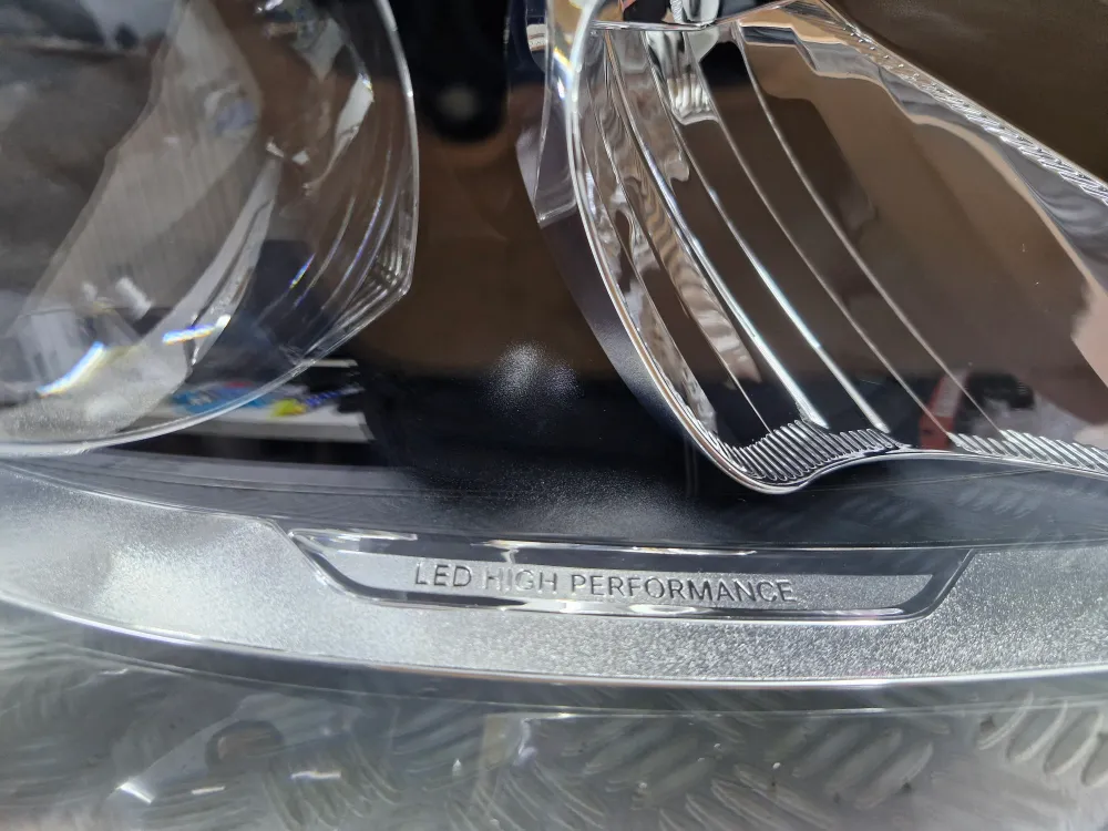 Jobb első fényszóró Mercedes C-osztály W205 1. fázis (02/2014–12/2018) eredeti használt ref A2058200661 MERCEDES - BENZ