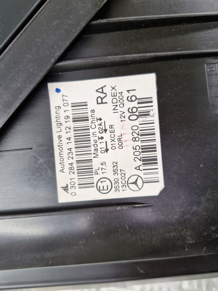 Jobb első fényszóró Mercedes C-osztály W205 1. fázis (02/2014–12/2018) eredeti használt ref A2058200661 MERCEDES - BENZ