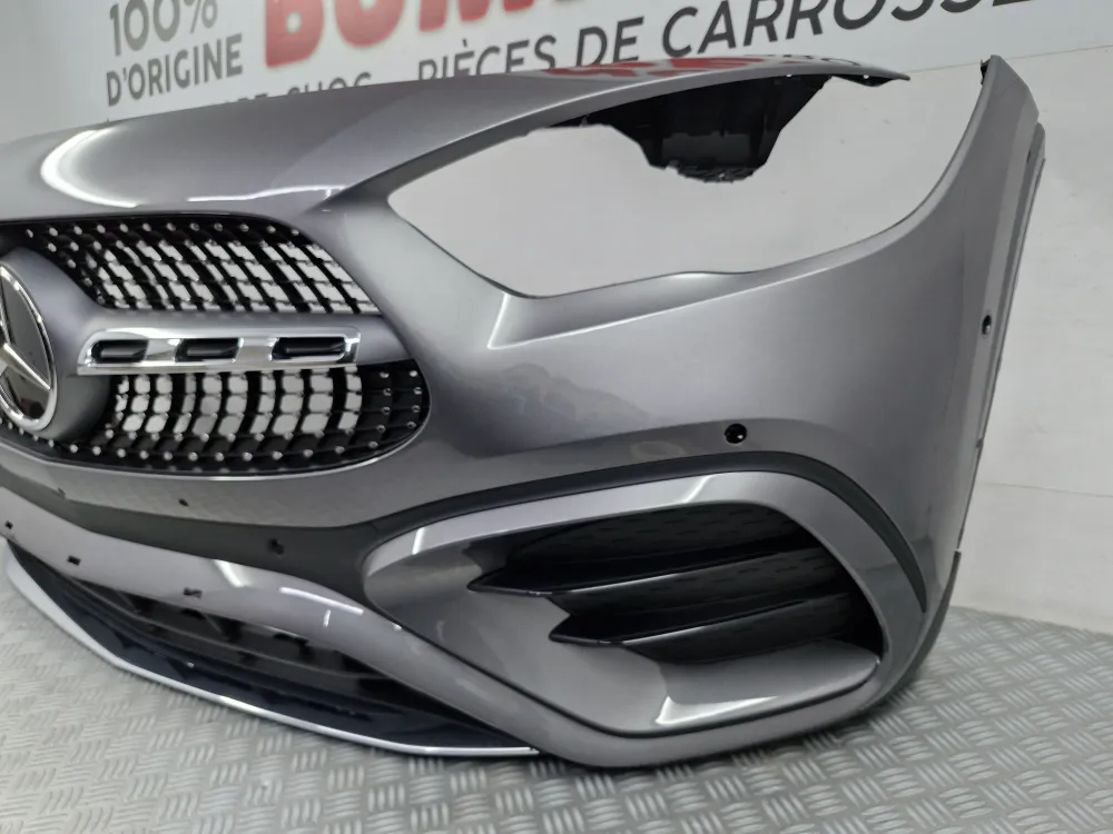 Mercedes GLA X247 AMG szürke első lökhárító 2. fázis (2023.09-től) – Eredeti új radarral és asszisztens csomaggal MERCEDES...