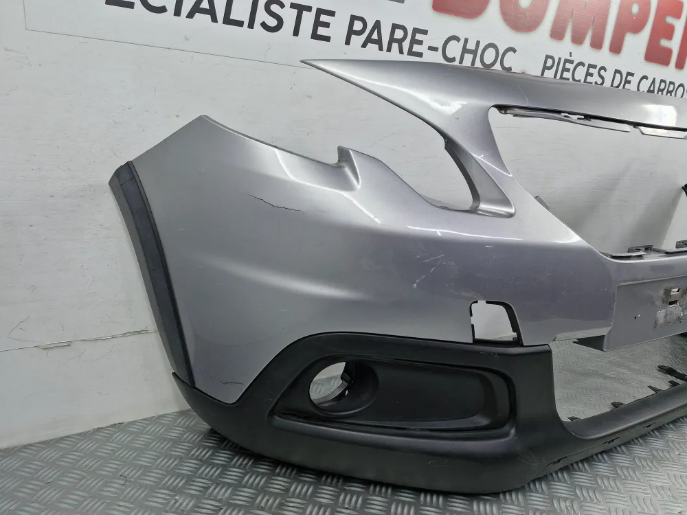 Első lökhárító Peugeot 2008 (1) 2. fázis (2016/06-tól) - Eredeti használt ***