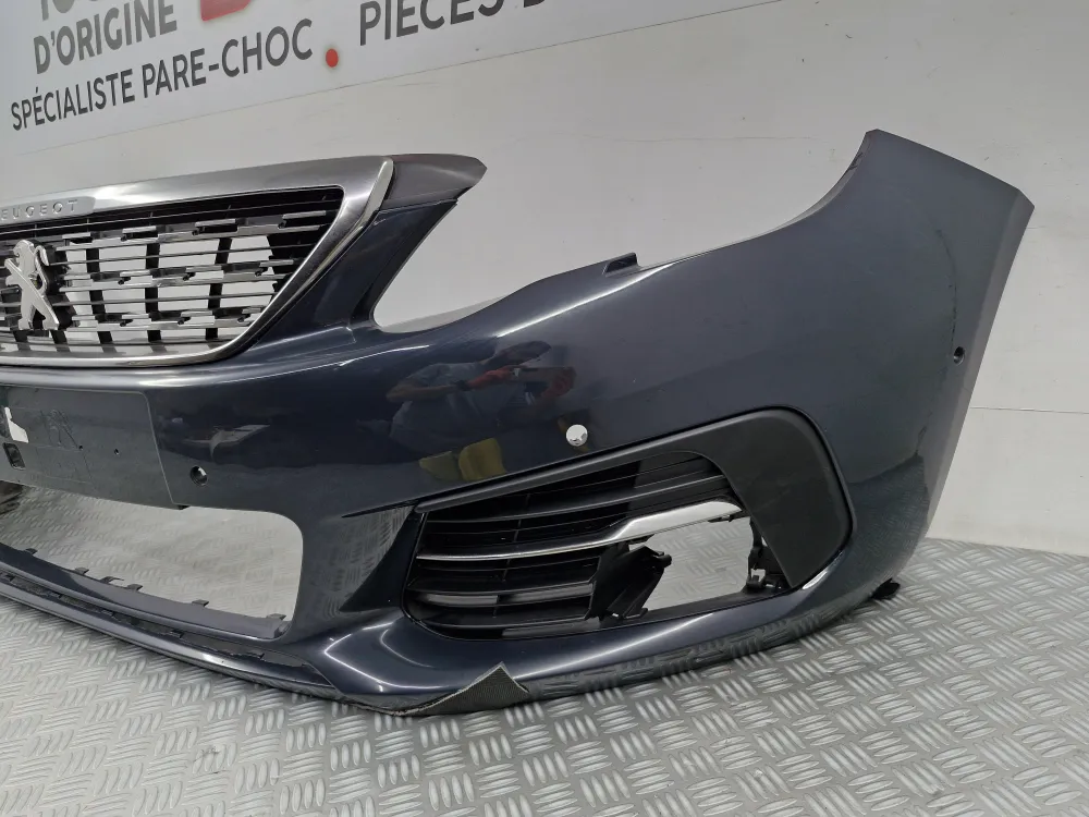 Első lökhárító Peugeot 308 II Fázis 2 Access / Active (2017.04-től) – Eredeti használt alkatrész radarral és parkolóasszis...