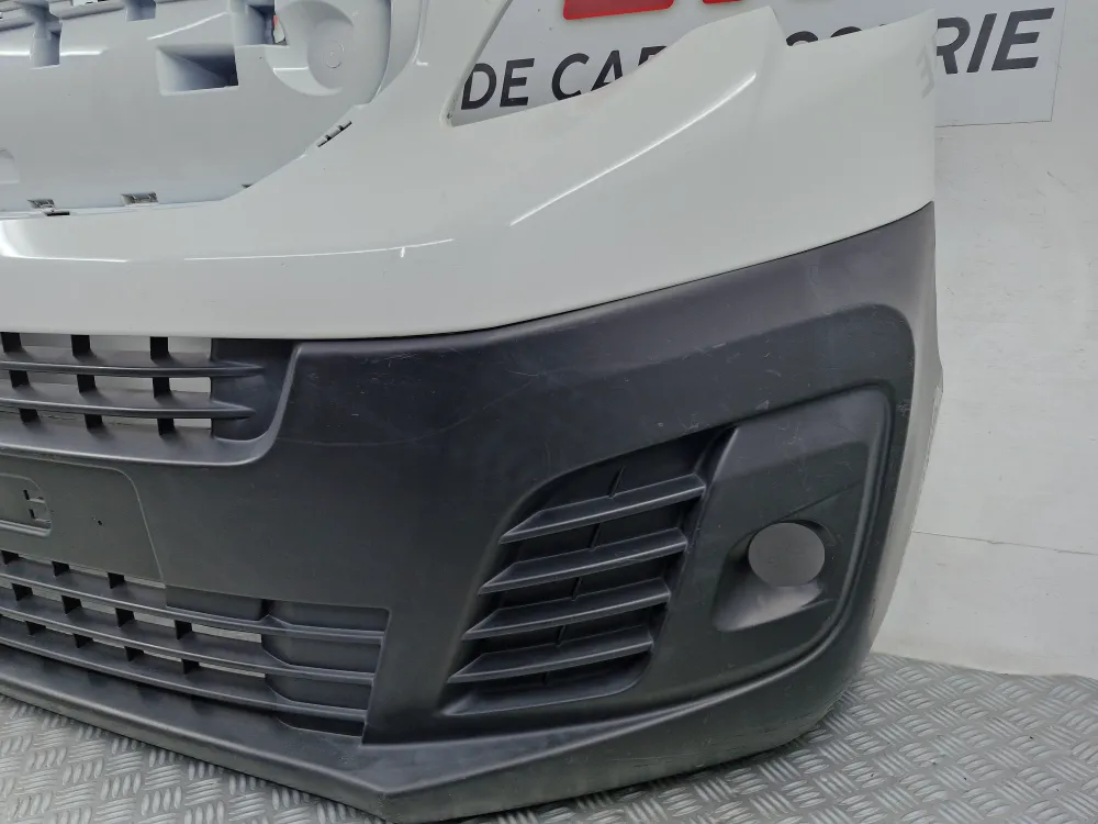 Eredeti használt Peugeot Expert III első lökhárító (2016-tól)