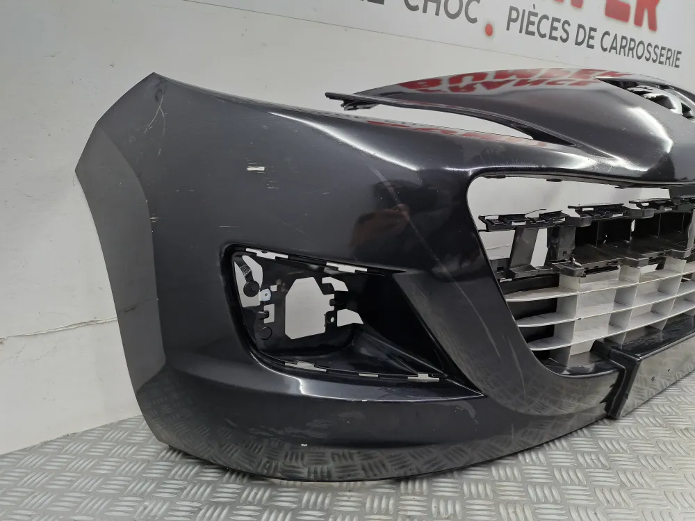 Peugeot 207 Plus Phase 2 (11/2009-től 12/2014-ig) első lökhárító — eredeti használt