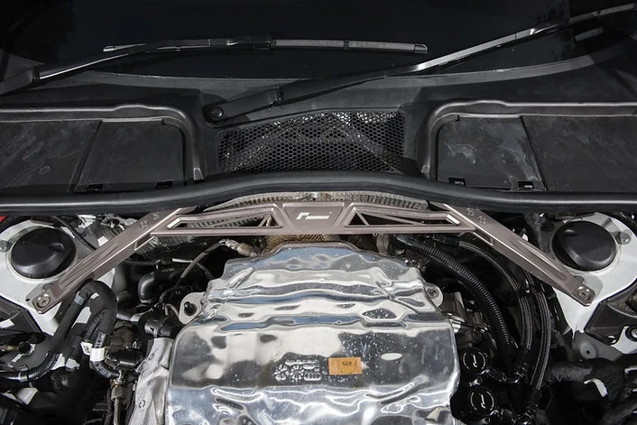 RacingLine Első Karosszéria Merevítő Audi A4/S4/RS4, A5/S5/RS5 B9
