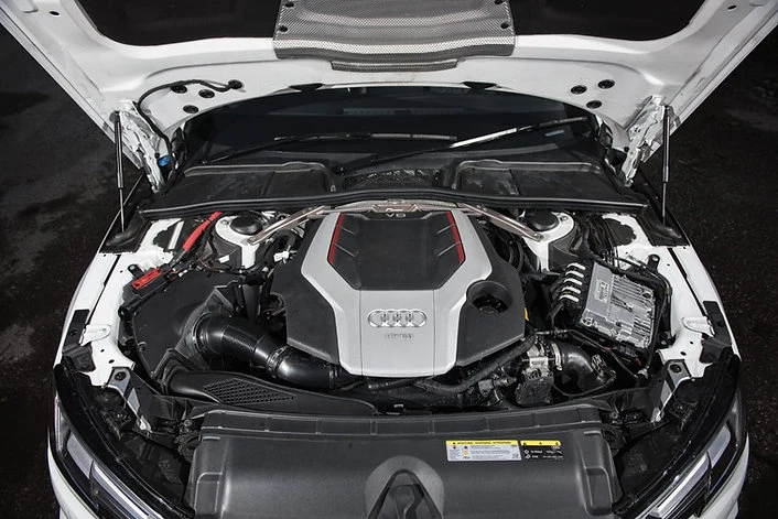 RacingLine Első Karosszéria Merevítő Audi A4/S4/RS4, A5/S5/RS5 B9