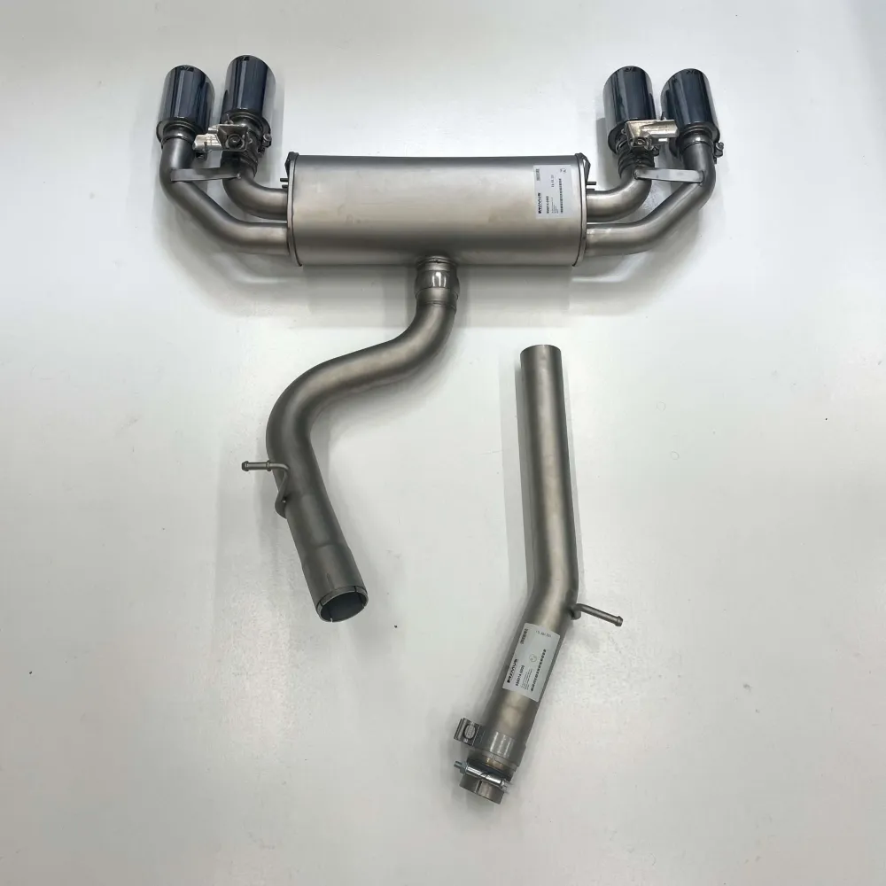 REMUS hátsó kipufogórendszer középső csővel, négy krómozott véggel VW Golf MK7 R-hez