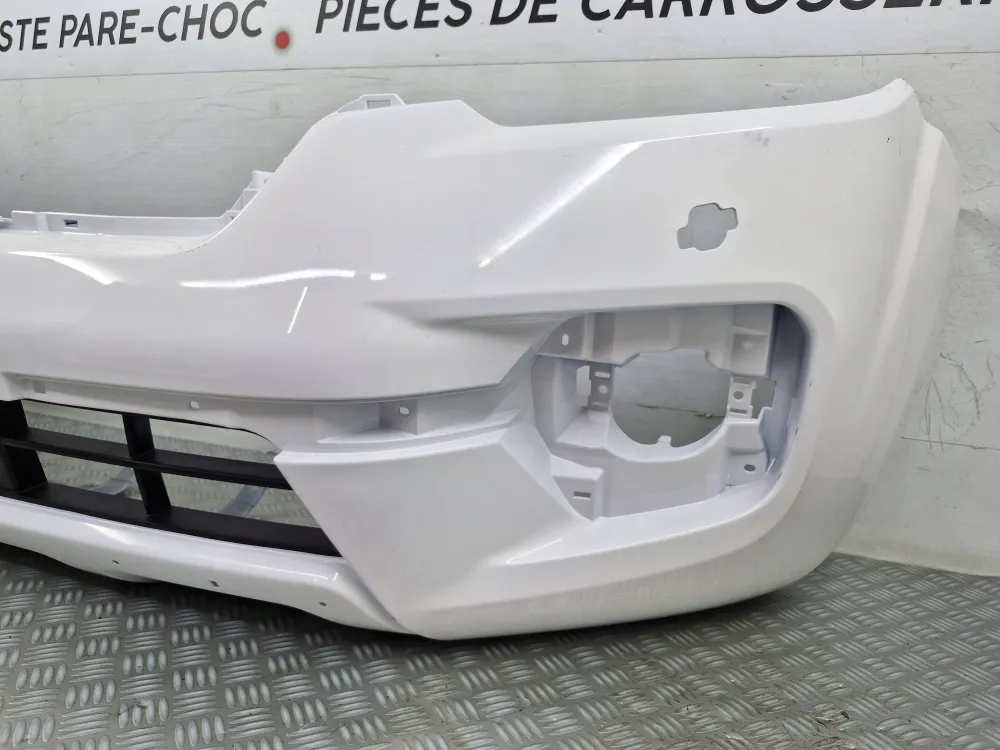 Renault Alaskan első lökhárító (2017.09-től) – Eredeti új fehér, fényszórómosóval