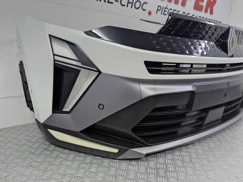 Renault Captur II Phase 2 techno első komplett lökhárító (2024.06-tól) — eredeti használt
