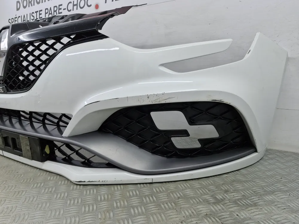 Renault Mégane 4 RS első lökhárító (2015.12-től) – Eredeti használt radar nélkül