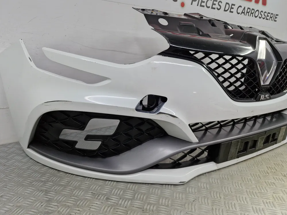Renault Mégane 4 RS első lökhárító (2015.12-től) – Eredeti használt radar nélkül