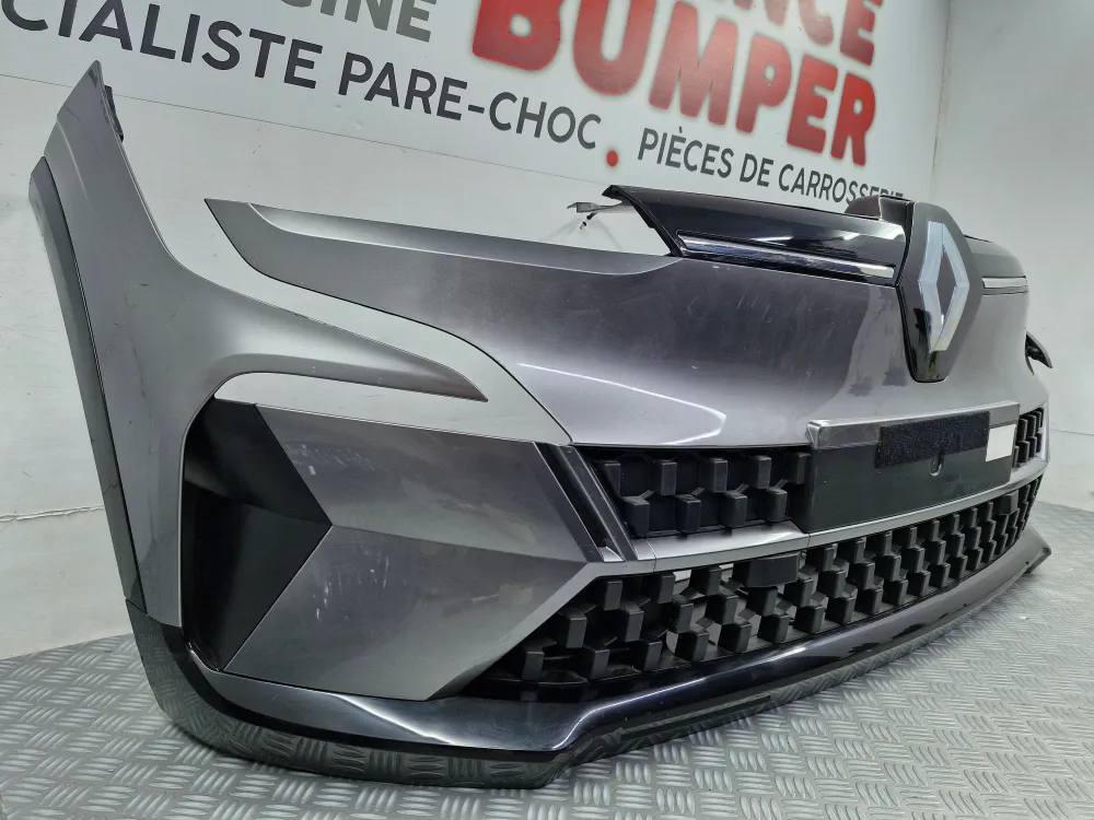 Renault Mégane 5 első lökhárító (2021.12-től) - Eredeti használt alkatrész