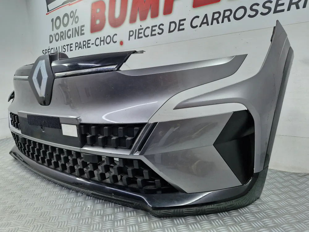 Renault Mégane 5 első lökhárító (2021.12-től) - Eredeti használt alkatrész