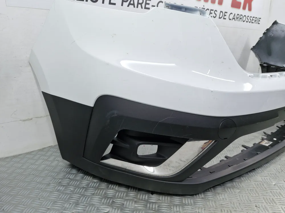Renault Trafic 4 első lökhárító (2022.02-től) – Eredeti használt ködlámpával