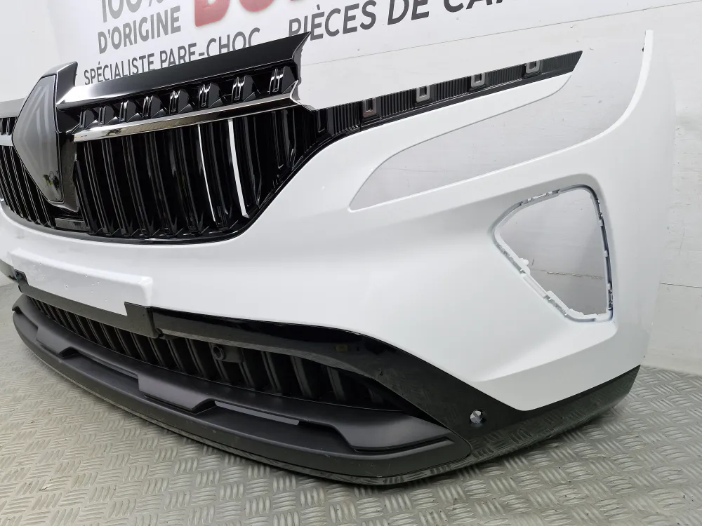 Teljes első lökhárító Renault Austral (2022.06-tól) – Eredeti használt alkatrész radarral és kamerával vagy parkolóasszisz...