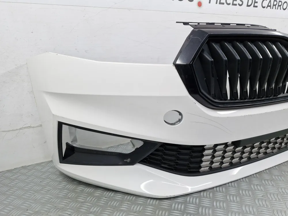 Első lökhárító Skoda Fabia 4 használt eredeti (2021-től)