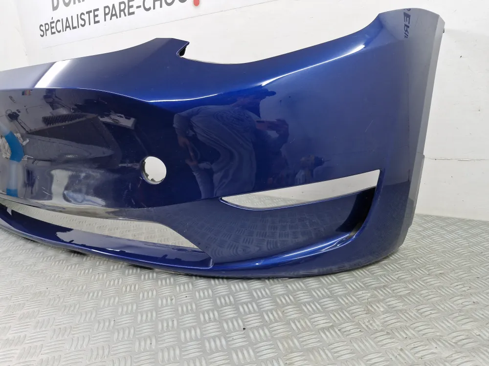 Használt Tesla Model Y első lökhárító