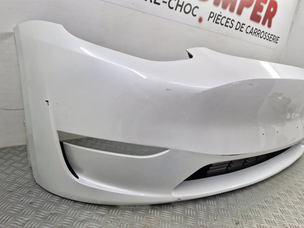 Használt Tesla Model Y első lökhárító