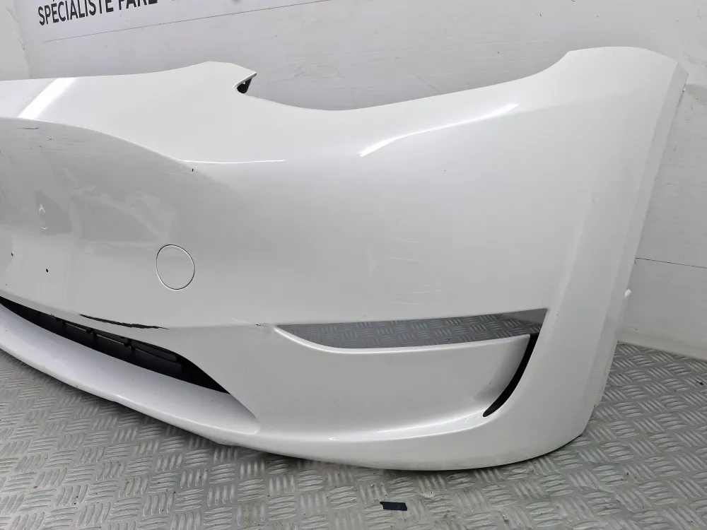 Használt Tesla Model Y első lökhárító