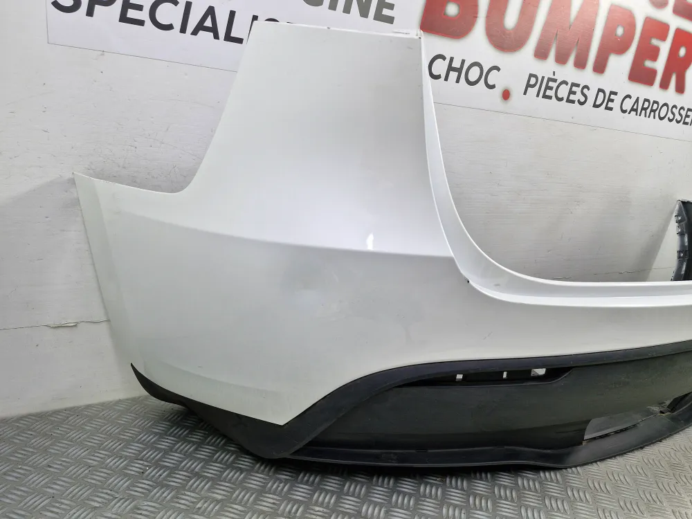 Használt Tesla Model Y hátsó lökhárító