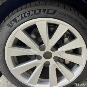Tesla 3 18" Teljes felni ezüst és fekete sport stílusú kerékborítások