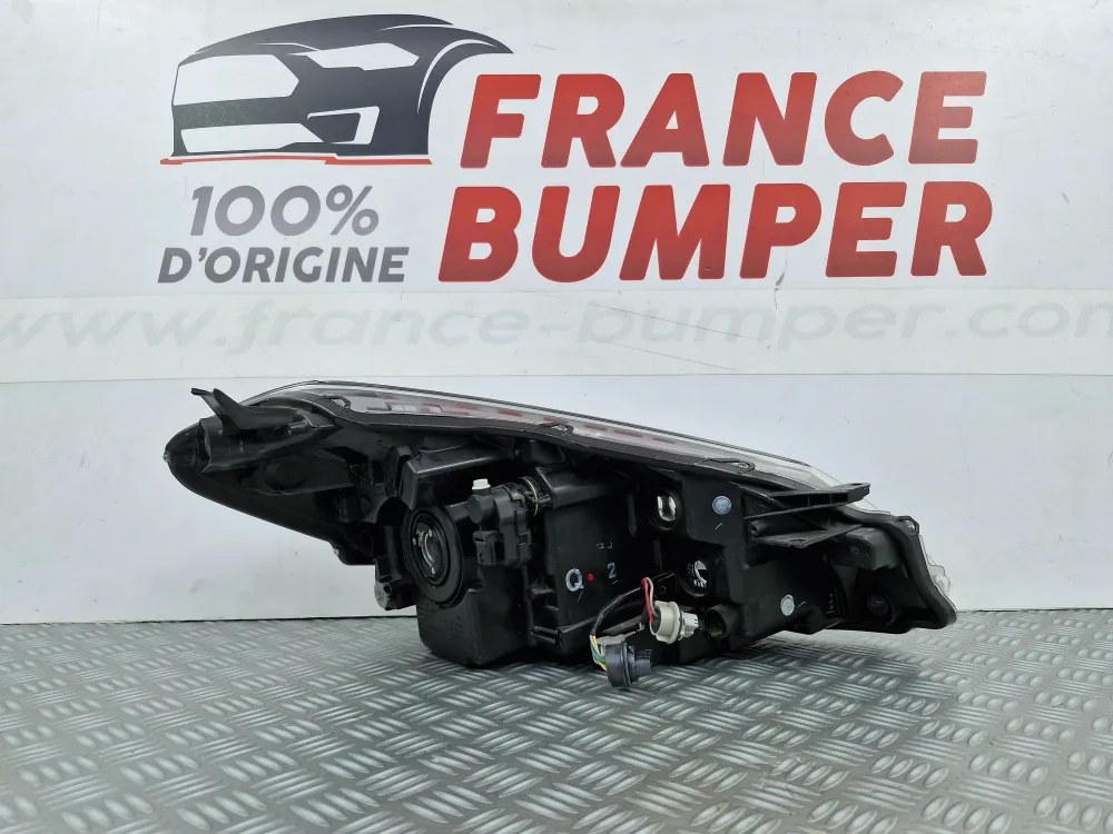 Bal első fényszóró Toyota Yaris III 1. fázis eredeti használt (2011.03-tól 2015.04-ig) - 99226-81017