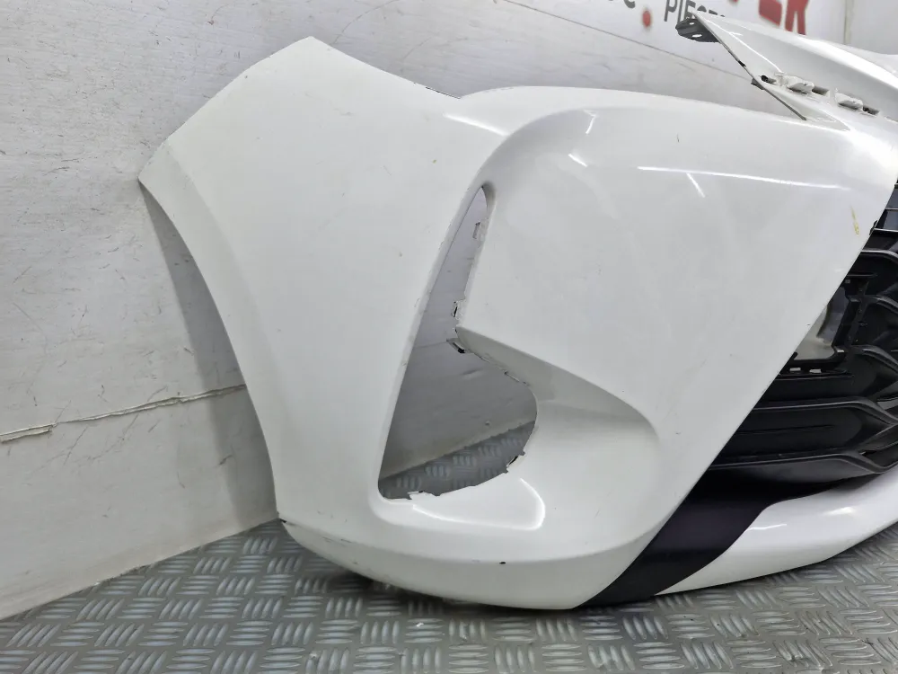 Eredeti használt Toyota Yaris III Fázis 3 első lökhárító (2017.04-től)