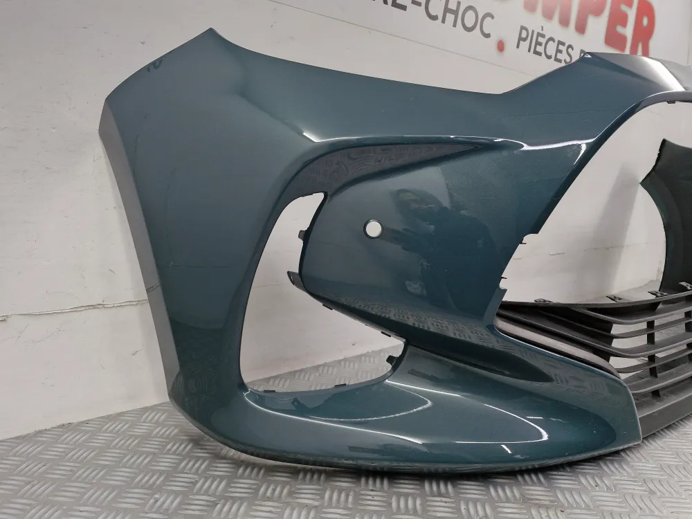 Toyota Yaris IV első lökhárító (2020.07-től) eredeti használt