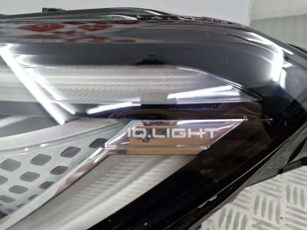 Bal első fényszóró Volkswagen ID.4 IQ Light 2020/12-től használt