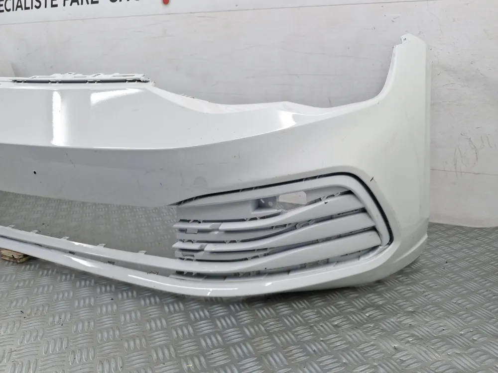 Volkswagen Golf 8 2019+ első lökhárító — Eredeti gyári használt alkatrész