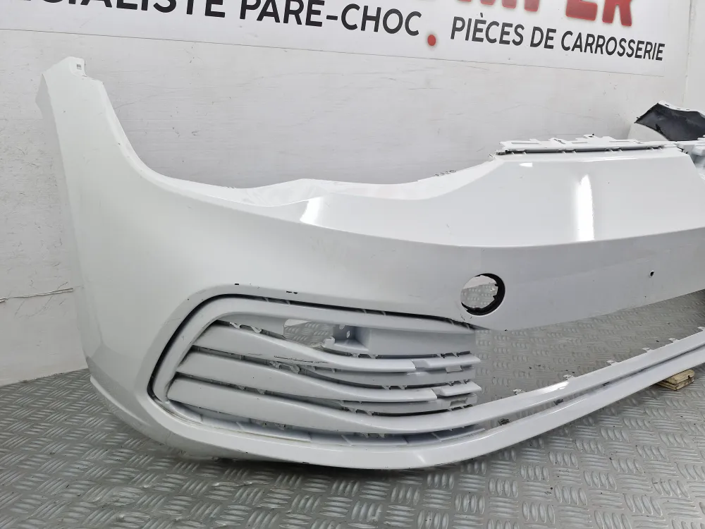 Volkswagen Golf 8 2019+ első lökhárító — Eredeti gyári használt alkatrész