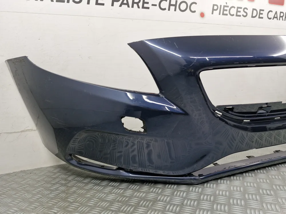 Első lökhárító Volvo V40 1. fázis (2012-2017) — Eredeti használt alkatrész