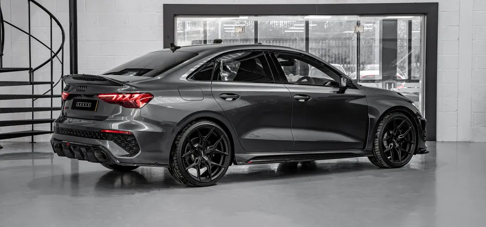 Urban Automotive karbon diffúzor Audi RS3 8Y szedánhoz