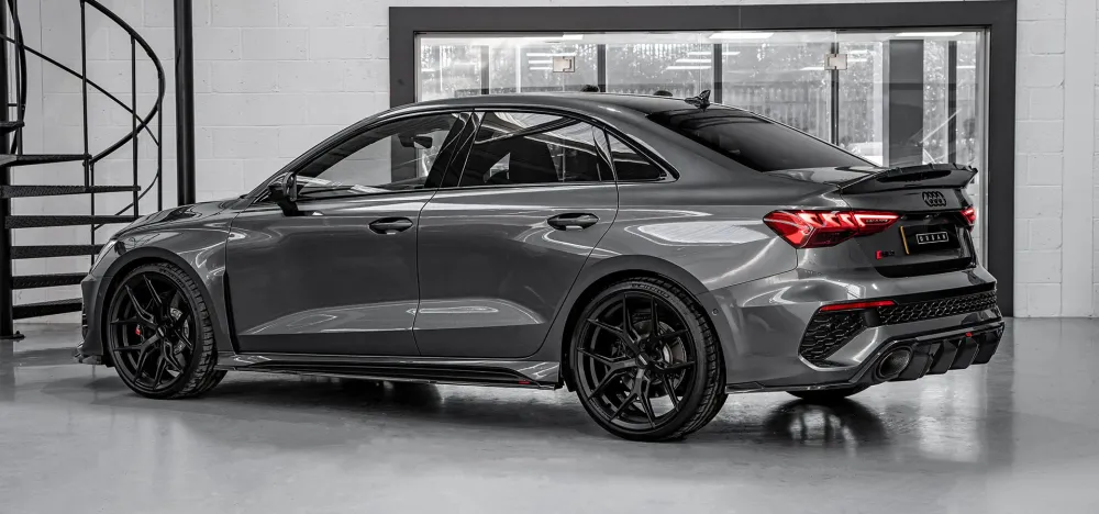 Urban Automotive karbon diffúzor Audi RS3 8Y szedánhoz