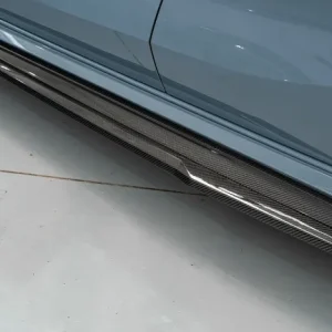 Urban Automotive karbon oldalsó küszöbhosszabbítók Audi RS3 8Y-hez