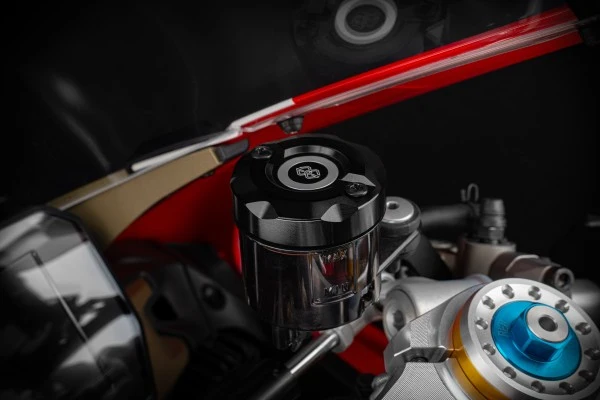 Fékfolyadék tartály fedele, elöl - Aprilia, RS 660, KS/ KS1/ KV (2021 - ); Aprilia, RSV4 / Factory, KY (2021 - ); Aprilia,...