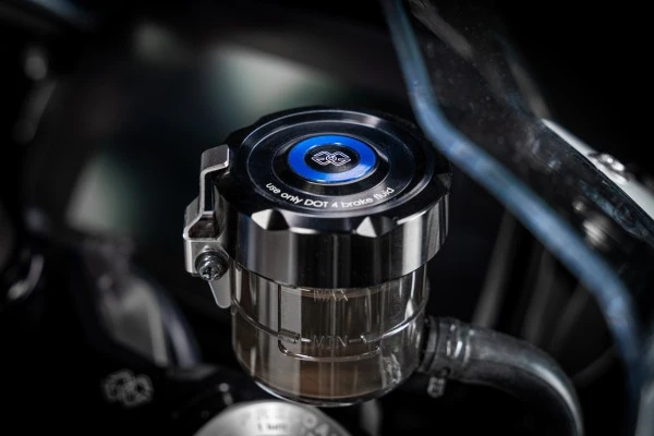 Fékfolyadék tartály fedele, elöl - BMW, HP 4, K10 (2012 - 2015); BMW, M 1000 R, SM99 (2022 - 2024 ); BMW, M 1000 R, SN99 (...