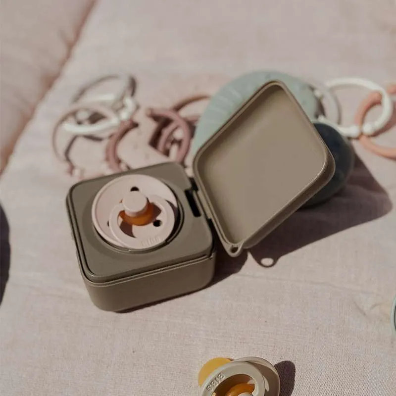 BIBS Accessories Pacifier Box - Sutteboks m. Plads til 3 Sutter - Blush
